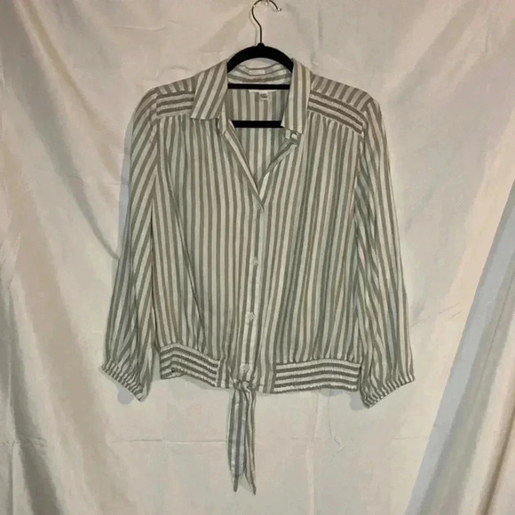 Beachlunchlounge‎ collection top with tie at the bottom - Picture 1 of 4